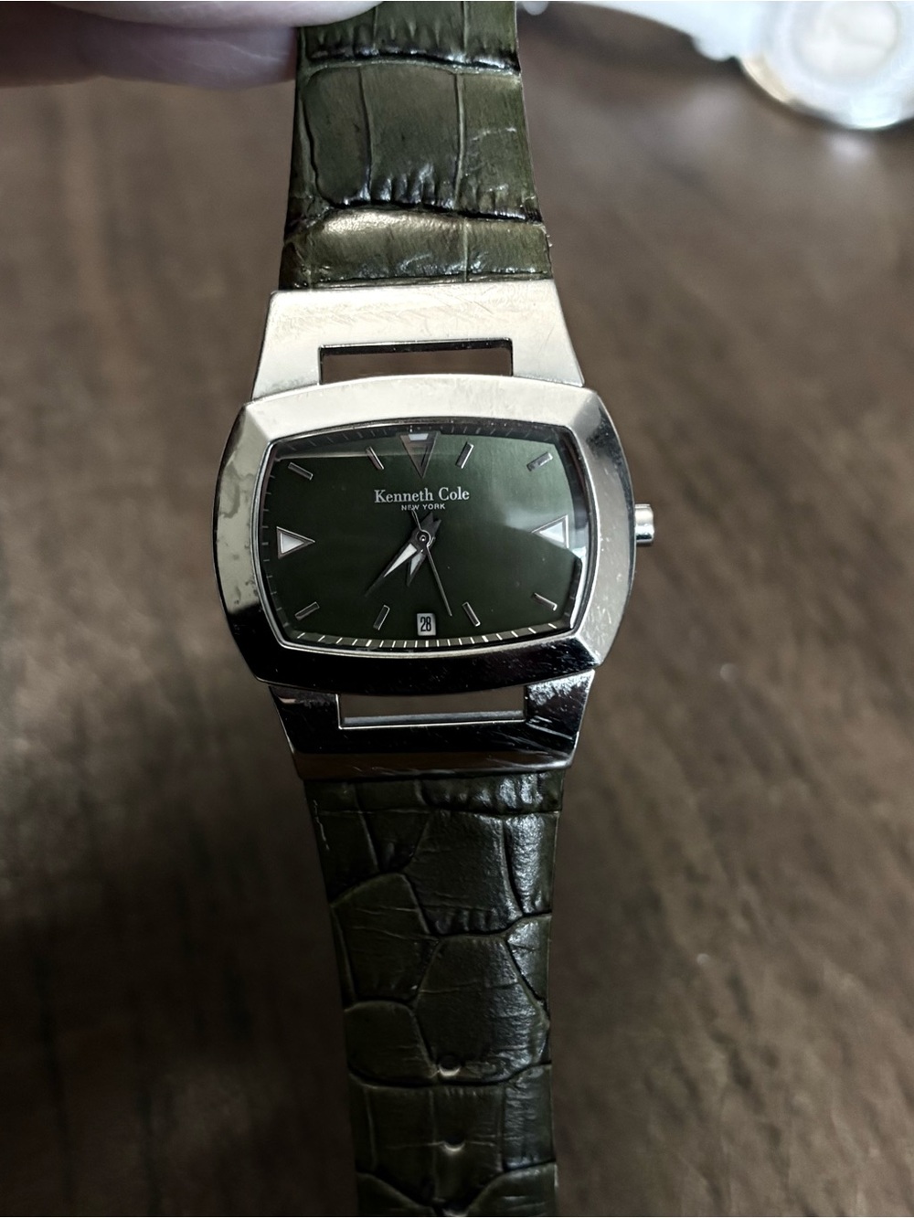 Kenneth Cole Women’s Leather Strap Watch w/Silver Case needs battery